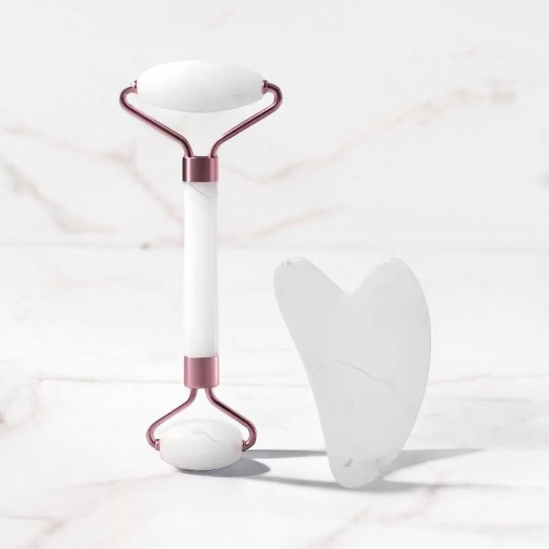 Gua-Sha et Rouleau Visage set for facial massage and skin rejuvenation.