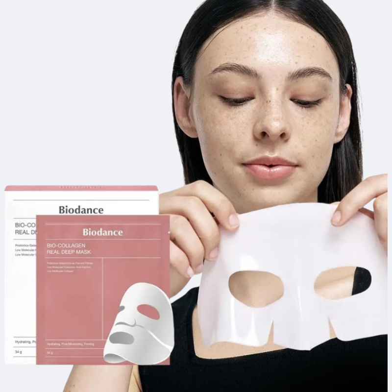 Hydrating Masque Collagène in a sleek jar, perfect for rejuvenating skin.